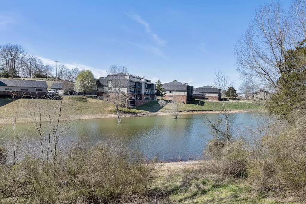 The Fox Den 4Br/3Ba- Near Hwy 12 Bridge-Lakefront Villa Rogers Exterior photo